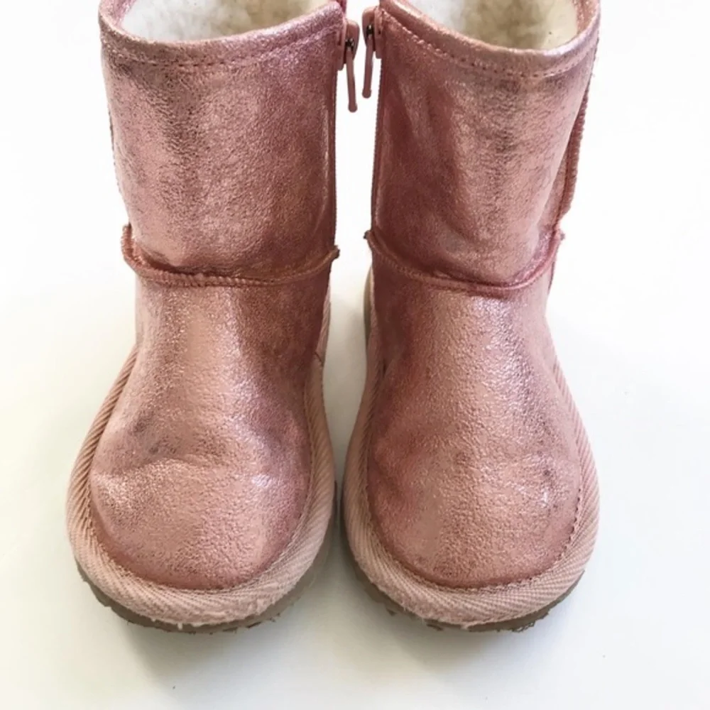 Babygap pink shinny faux Sherpa boots VGUC size 9